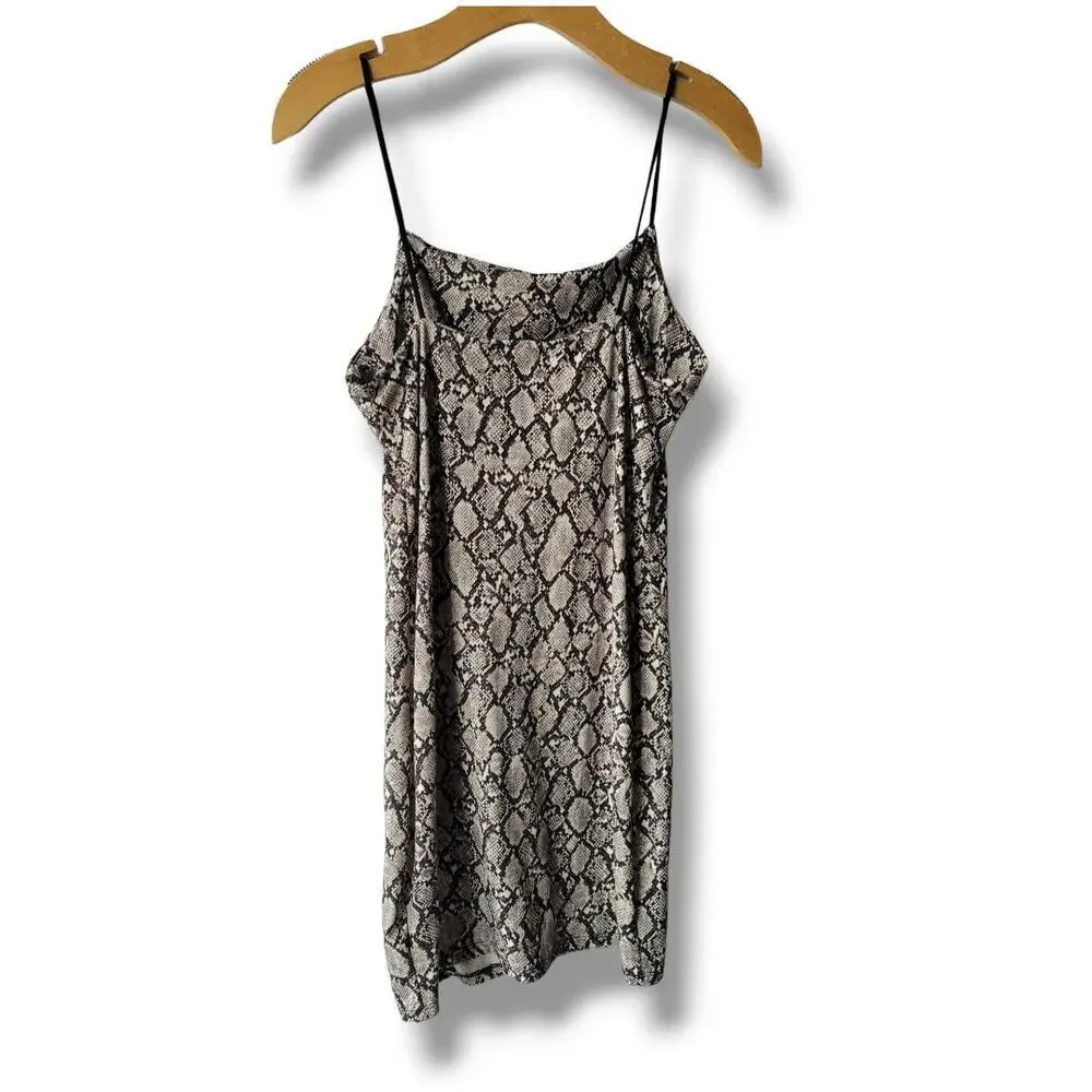 Heart & Hips Juniors Gray Snakeskin Print Bodycon Dress - Large - Picture 3 of 9
